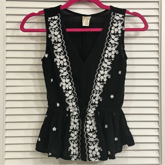 JAPNA black and white embroidered peplum tank blouse - Picture 7 of 7